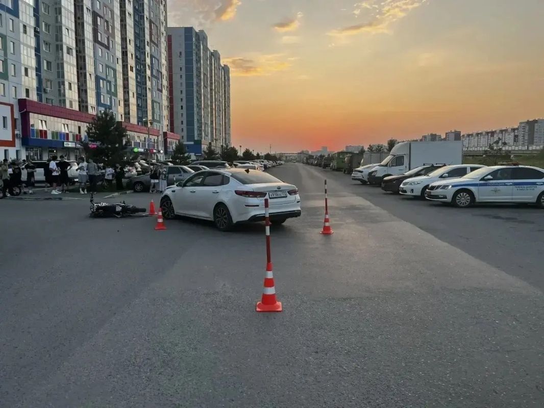 Авария на закате: юнец на питбайке столкнулся с «Киа» и получил травму