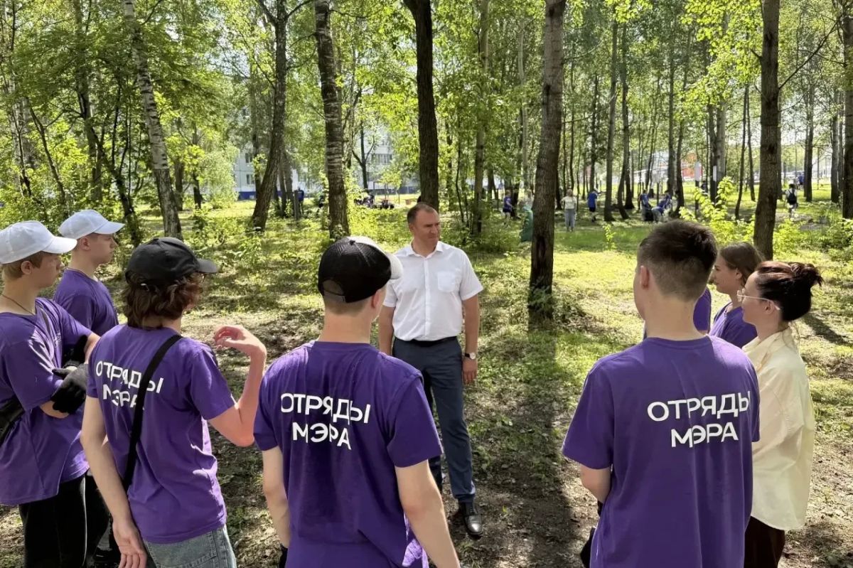 На рабочем объезде заглянул в сквер «Спортивный» – сегодня туда вышли отряды мэра На рабочем объезде заглянул в сквер «Спортивный» – сегодня туда вышли отряды мэра