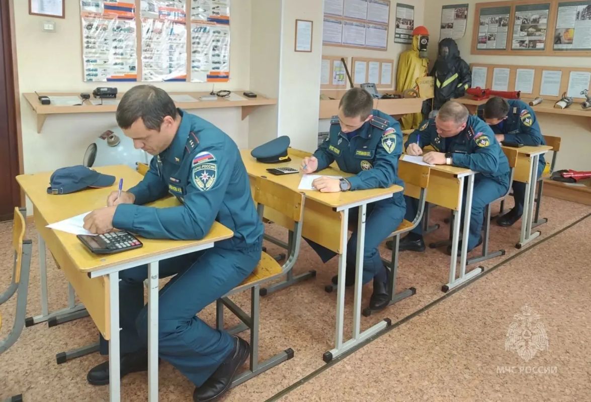 Тюменские пожарные бороться за звание лучшего звена газодымозащитной службы В Екатеринбурге стартовал смотр-конкурс на звание "Лучшее звено газодымозащитной службы" среди Главных управлений МЧС России Уральского федерального... Тюменские пожарные бороться за звание лучшего звена газодымозащитной службы В Екатеринбурге стартовал смотр-конкурс на звание "Лучшее звено газодымозащитной службы" среди Главных управлений МЧС России Уральского федерального...