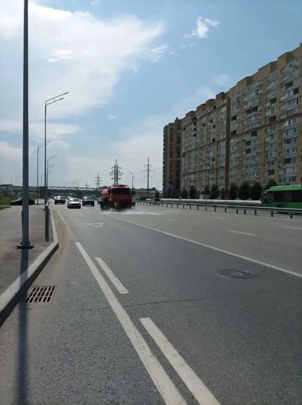 Когда температура зашкаливает – выходят они! Поливальные машины Когда температура зашкаливает – выходят они! Поливальные машины