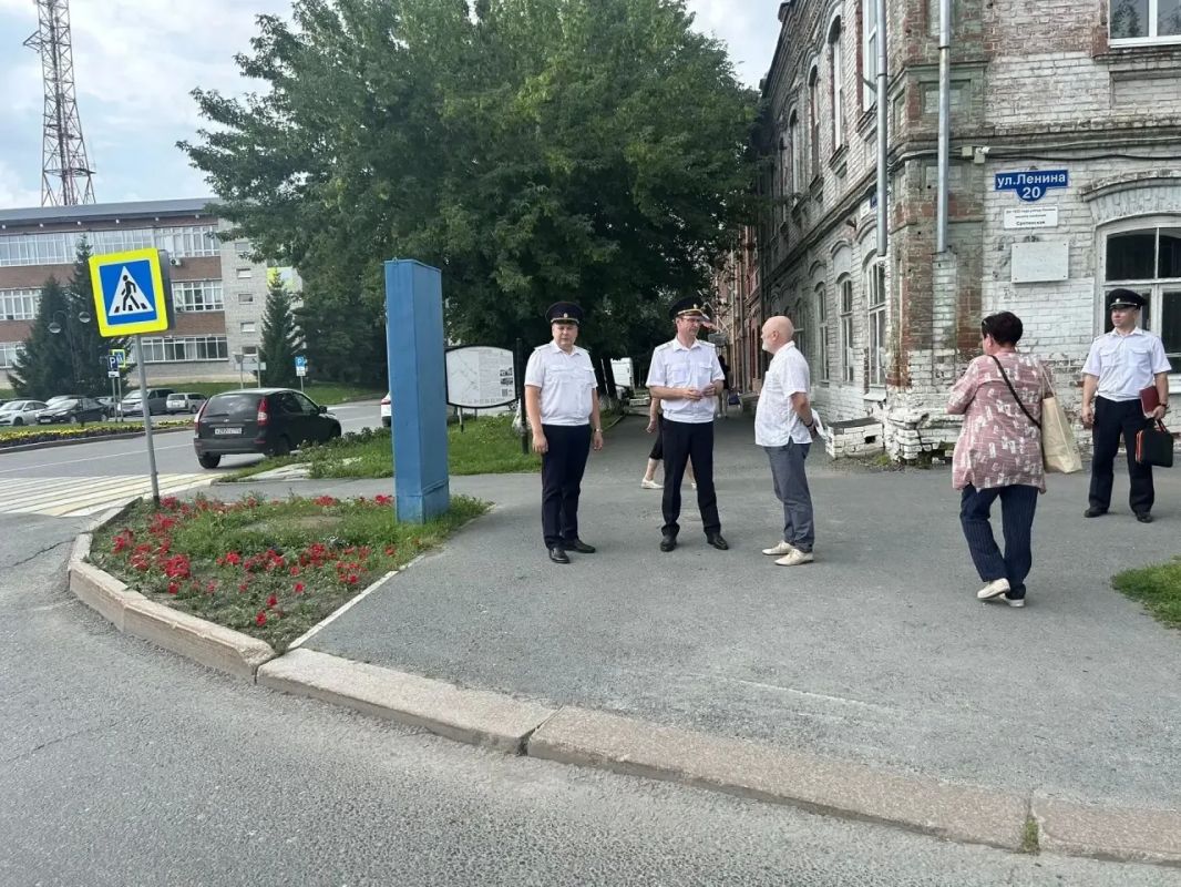 Руководитель Управления Госавтоинспекции Тюменской области Андрей Миллер сегодня работает в г.Ялуторовске Руководитель Управления Госавтоинспекции Тюменской области Андрей Миллер сегодня работает в г.Ялуторовске