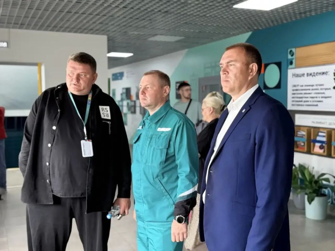 Вместе с Андреем Беловым, директором по управлению персоналом «ЗапСибНефтехима» оценили обновленную базу Тобольского многопрофильного техникума Вместе с Андреем Беловым, директором по управлению персоналом «ЗапСибНефтехима» оценили обновленную базу Тобольского многопрофильного техникума