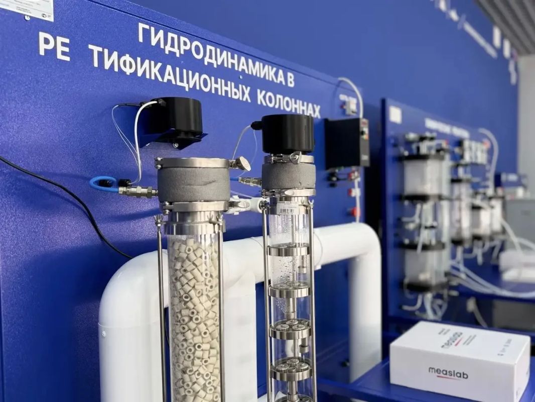 Вместе с Андреем Беловым, директором по управлению персоналом «ЗапСибНефтехима» оценили обновленную базу Тобольского многопрофильного техникума Вместе с Андреем Беловым, директором по управлению персоналом «ЗапСибНефтехима» оценили обновленную базу Тобольского многопрофильного техникума