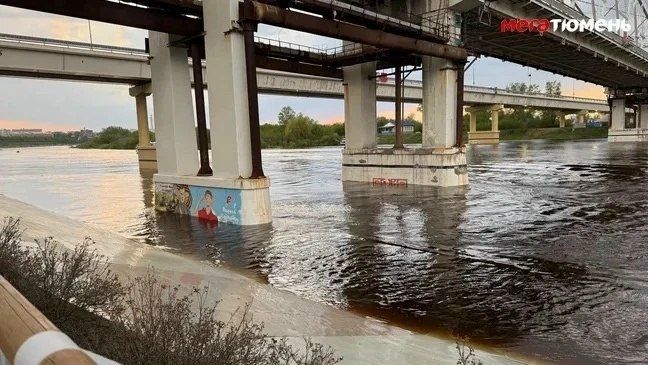 Важно! Уровень Туры в Тюмени преодолел критическую отметку на 10 сантиметров — публикуем фото