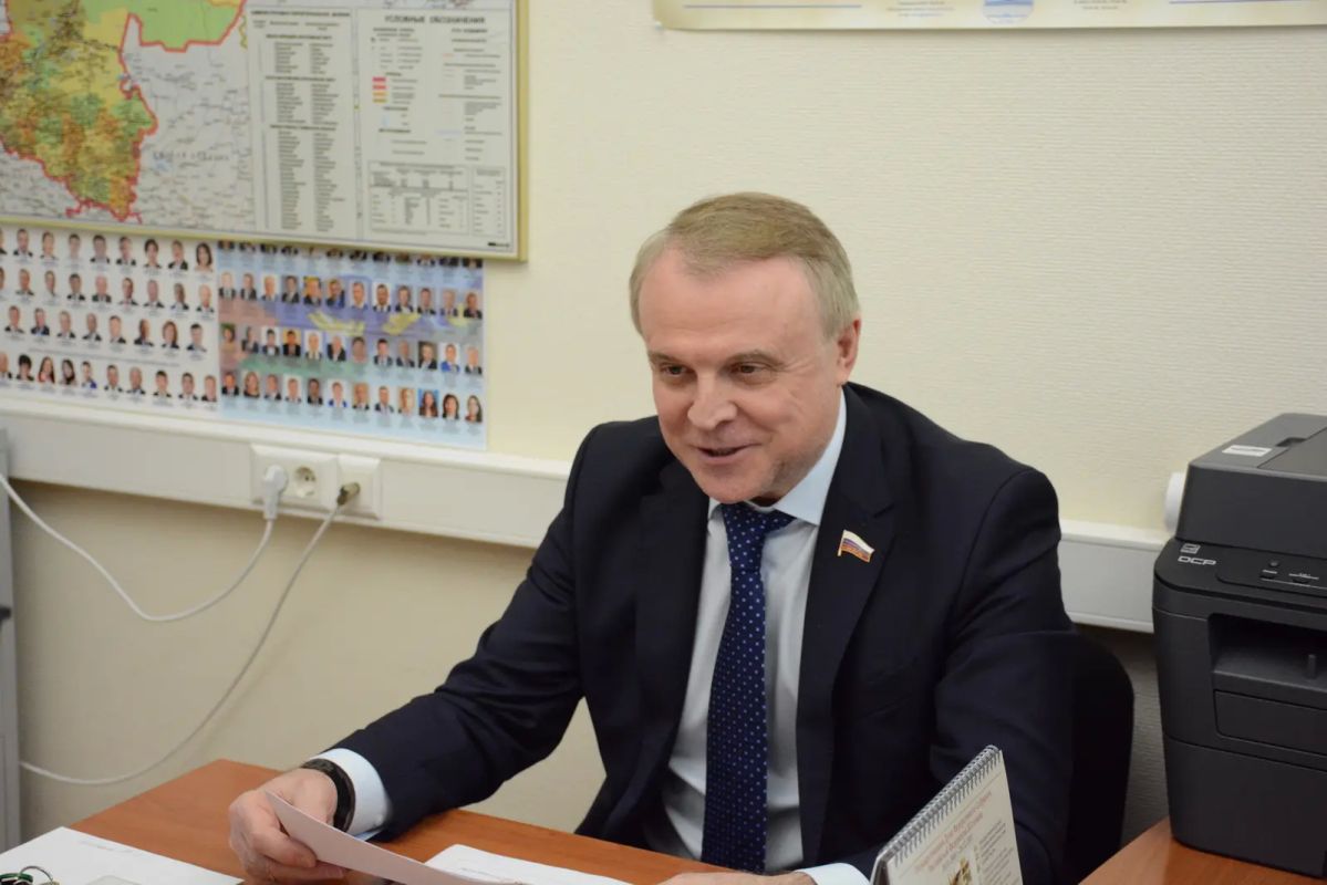«ЕДИНАЯ РОССИЯ» представила документы для выдвижения по одномандатным избирательным округам на выборах депутатов Государственной Думы Федерального Собрания Российской Федерации «ЕДИНАЯ РОССИЯ» представила документы для выдвижения по одномандатным избирательным округам на выборах депутатов Государственной Думы Федерального Собрания Российской Федерации