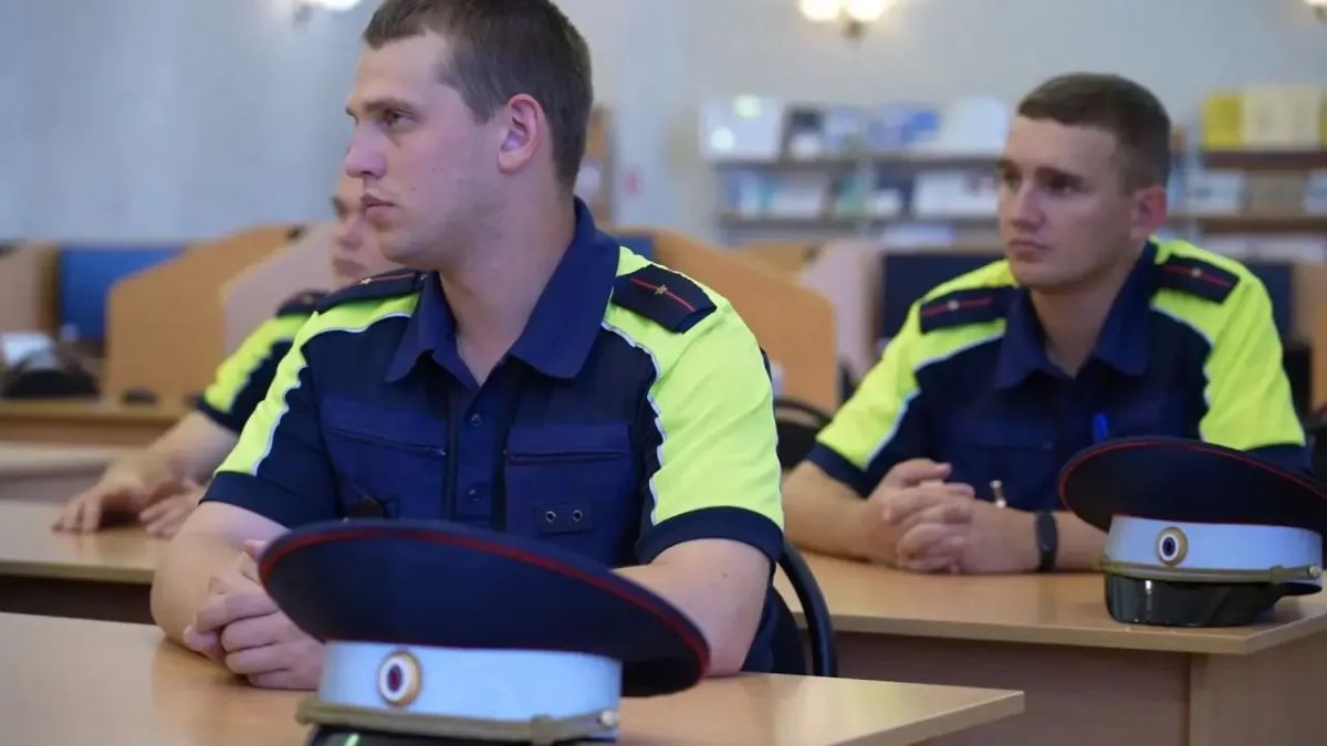 Начальник Управления Госавтоинспекции Тюменской области Андрей Миллер и руководитель Тюменского института повышения квалификации МВД России Дмитрий Кокорин встретились с курсантами учебного заведения, среди которых...