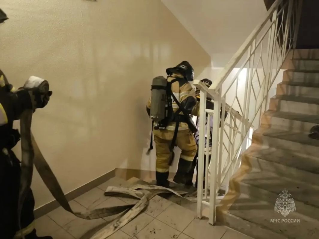 В тюменской многоэтажке произошел пожар В тюменской многоэтажке произошел пожар