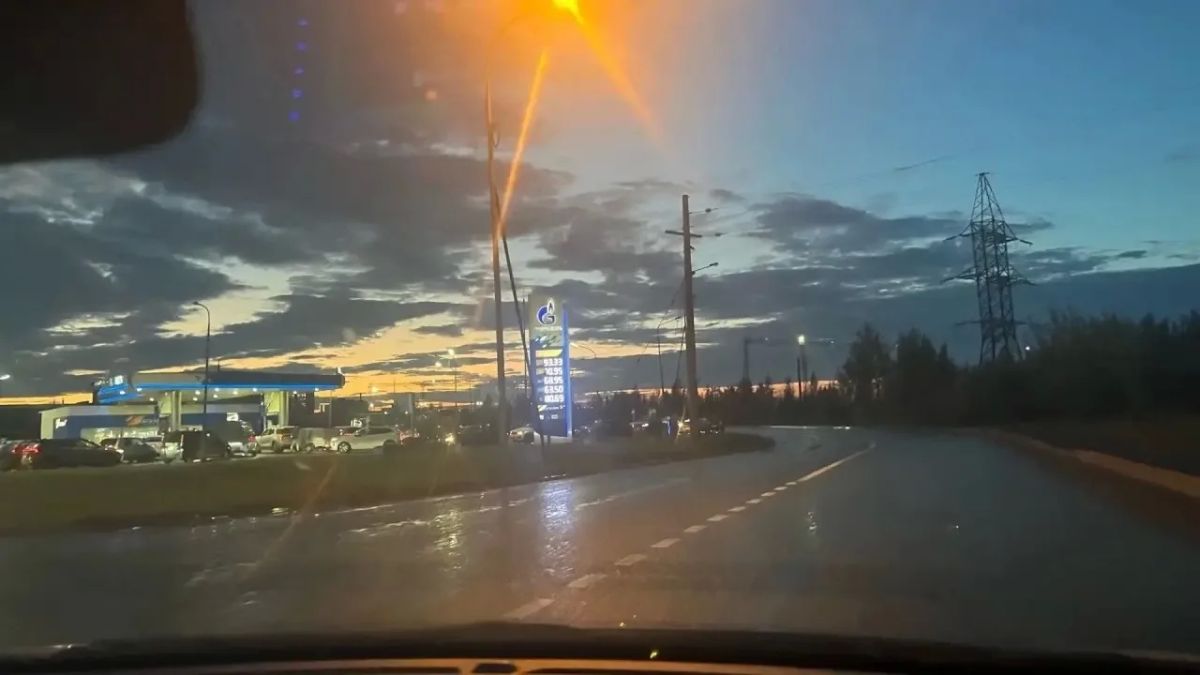 Где тюменцы проводят время круглыми сутками? Правильно! На автозаправке! Где тюменцы проводят время круглыми сутками? Правильно! На автозаправке!