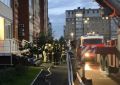 Несколько человек спасли огнеборцы из полыхающей квартиры на 4-ом этаже