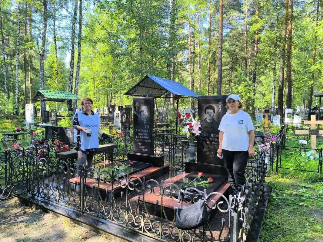 В Тюмени привели в порядок захоронения почётных граждан города В Тюмени привели в порядок захоронения почётных граждан города