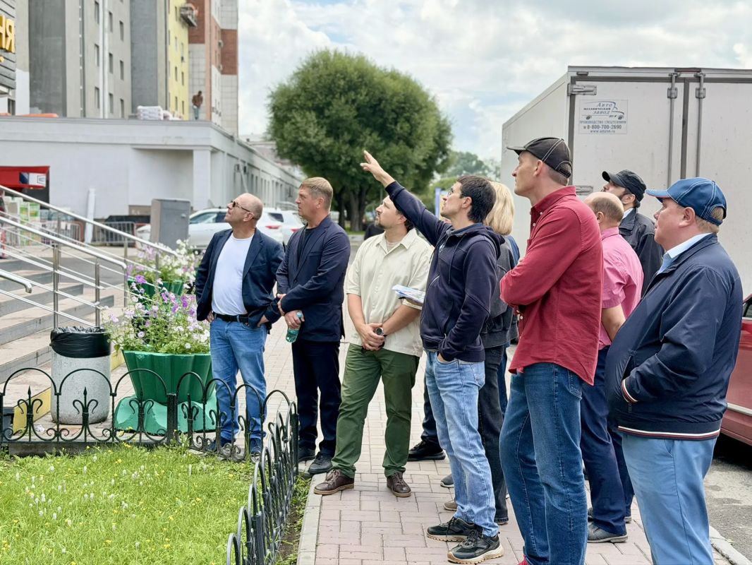 В Тюмени активно продолжается ремонт фасадов домов и крыш на гостевых маршрутах В Тюмени активно продолжается ремонт фасадов домов и крыш на гостевых маршрутах
