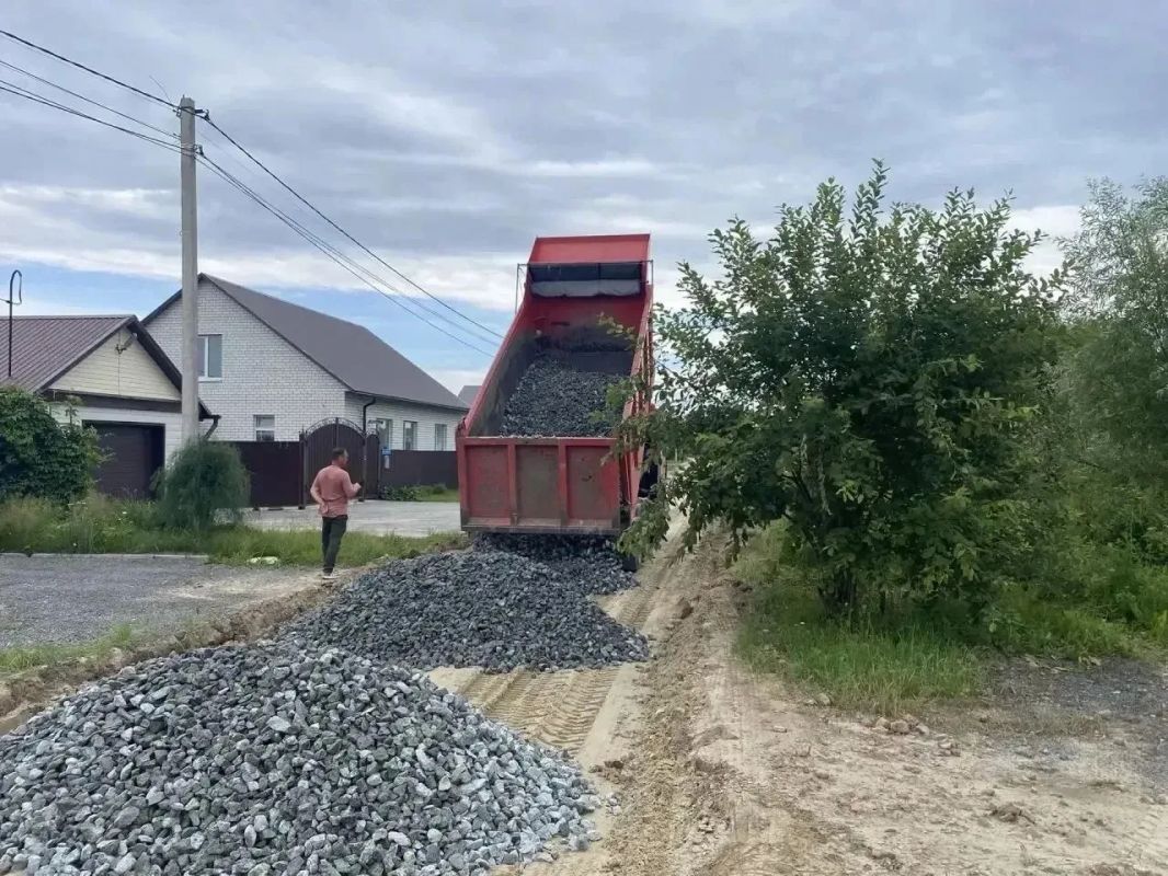 В социальной гостиной встретился с семьями участников СВО и ветеранами по вопросам земельных участков в микрорайоне Ершовка В социальной гостиной встретился с семьями участников СВО и ветеранами по вопросам земельных участков в микрорайоне Ершовка