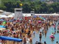 Кажется, вся Россия съехалась на этот пляж