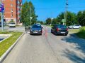 Отвлекся на телефон: в Тобольске водитель сбил женщину с ребенком