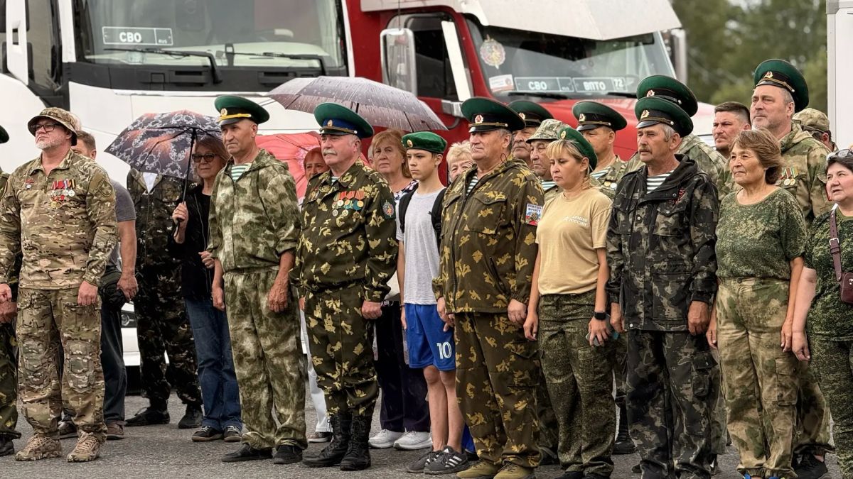 Из Тюмени отправили очередной гуманитарный конвой в зону специальной военной операции Из Тюмени отправили очередной гуманитарный конвой в зону специальной военной операции