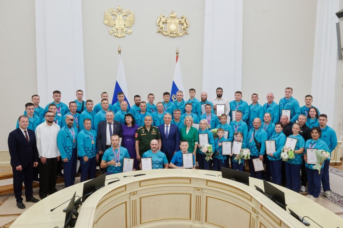 Александр Моор вручил награды тюменским участникам Кубка защитников Отечества