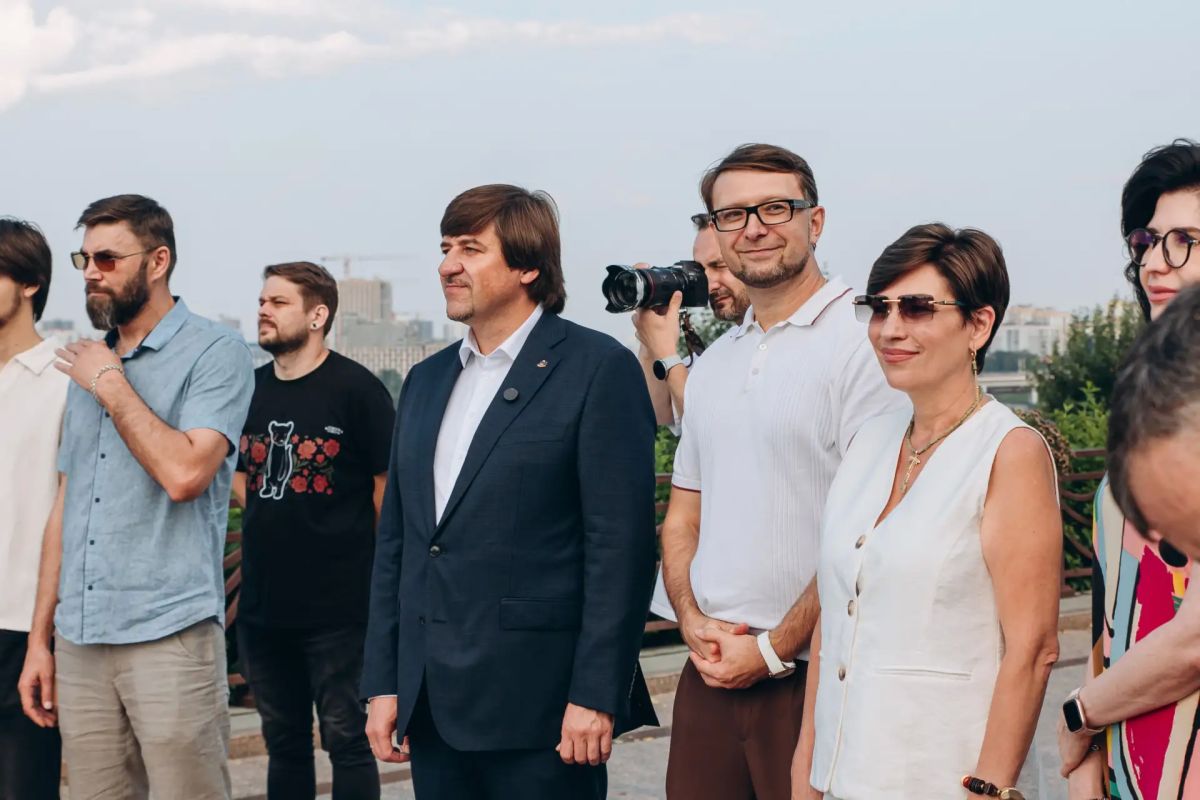 Встречаемся у соболей!. В Тюмени появилась новая скульптурная композиция «Три соболя» Встречаемся у соболей!. В Тюмени появилась новая скульптурная композиция «Три соболя»