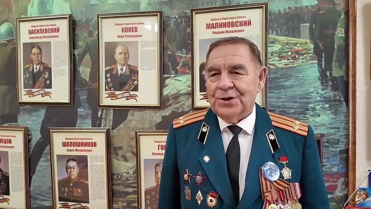 Председатель Совета ветеранов города Тюмени Николай Михайлович Сбродов приглашает вас 25 июля на площадь 400-летия Тюмени!
