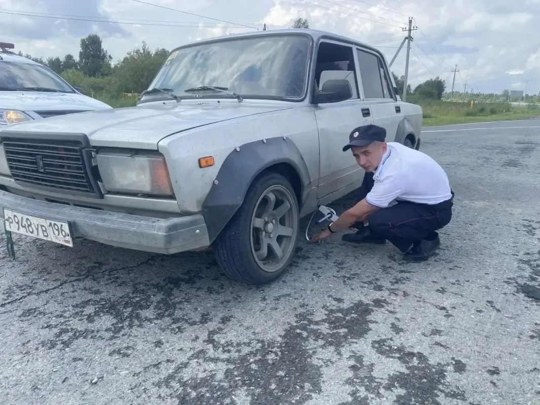 ПЕРЕОБОРУДОВАННЫЕ. Пока они не выехали в центр Тюмени на своих рычащих «тазах», чтобы не давать горожанам спокойно спать, предупреждаем, что наряды ДПС и сотрудники технического надзора Госавтоинспекции ежедневно привлекают... ПЕРЕОБОРУДОВАННЫЕ. Пока они не выехали в центр Тюмени на своих рычащих «тазах», чтобы не давать горожанам спокойно спать, предупреждаем, что наряды ДПС и сотрудники технического надзора Госавтоинспекции ежедневно привлекают...