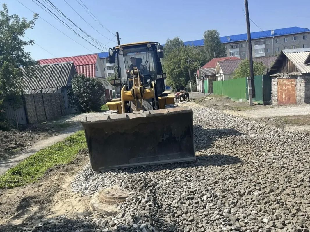 Продолжаем дорожные и коммунальные работы Продолжаем дорожные и коммунальные работы