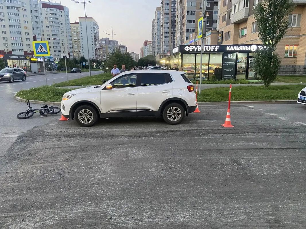 10-летний велосипедист сбит вчера вечером автомобилем "Черри» на нерегулируемом пешеходном переходе, на ул. Станислава Карнацевича, 4 в Тюмени 10-летний велосипедист сбит вчера вечером автомобилем "Черри» на нерегулируемом пешеходном переходе, на ул. Станислава Карнацевича, 4 в Тюмени
