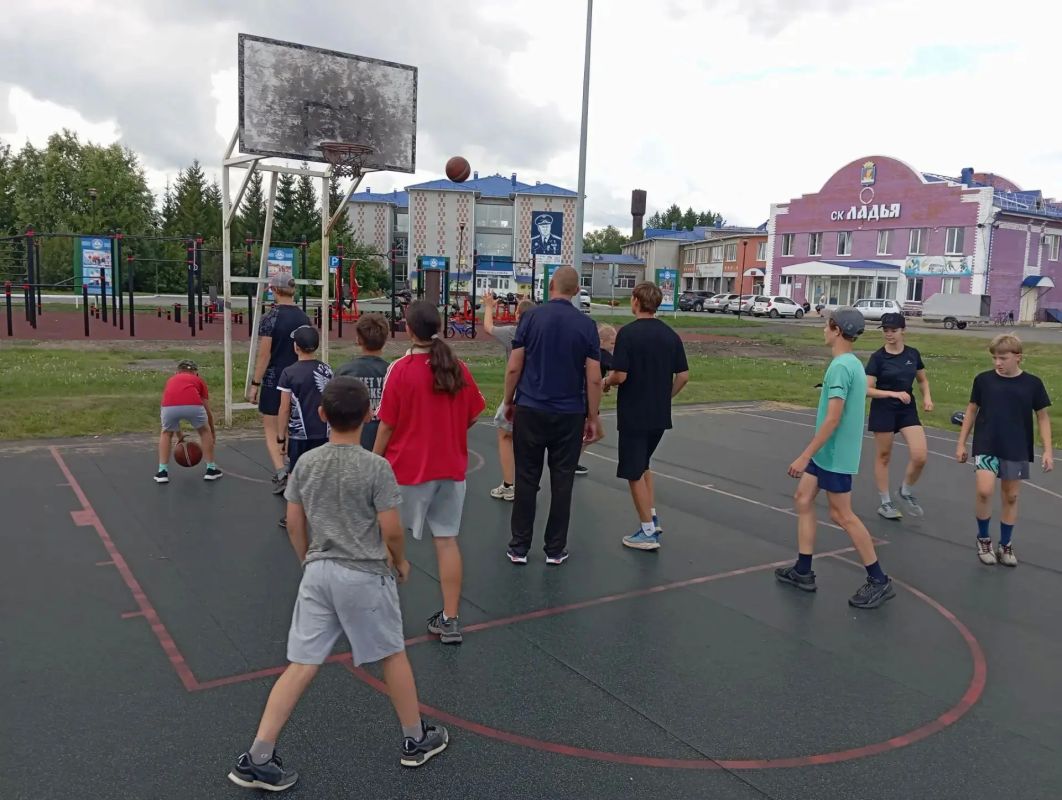Площадка спортивного комплекса «Ладья» в Упоровском округе превратилась в настоящую баскетбольную арену