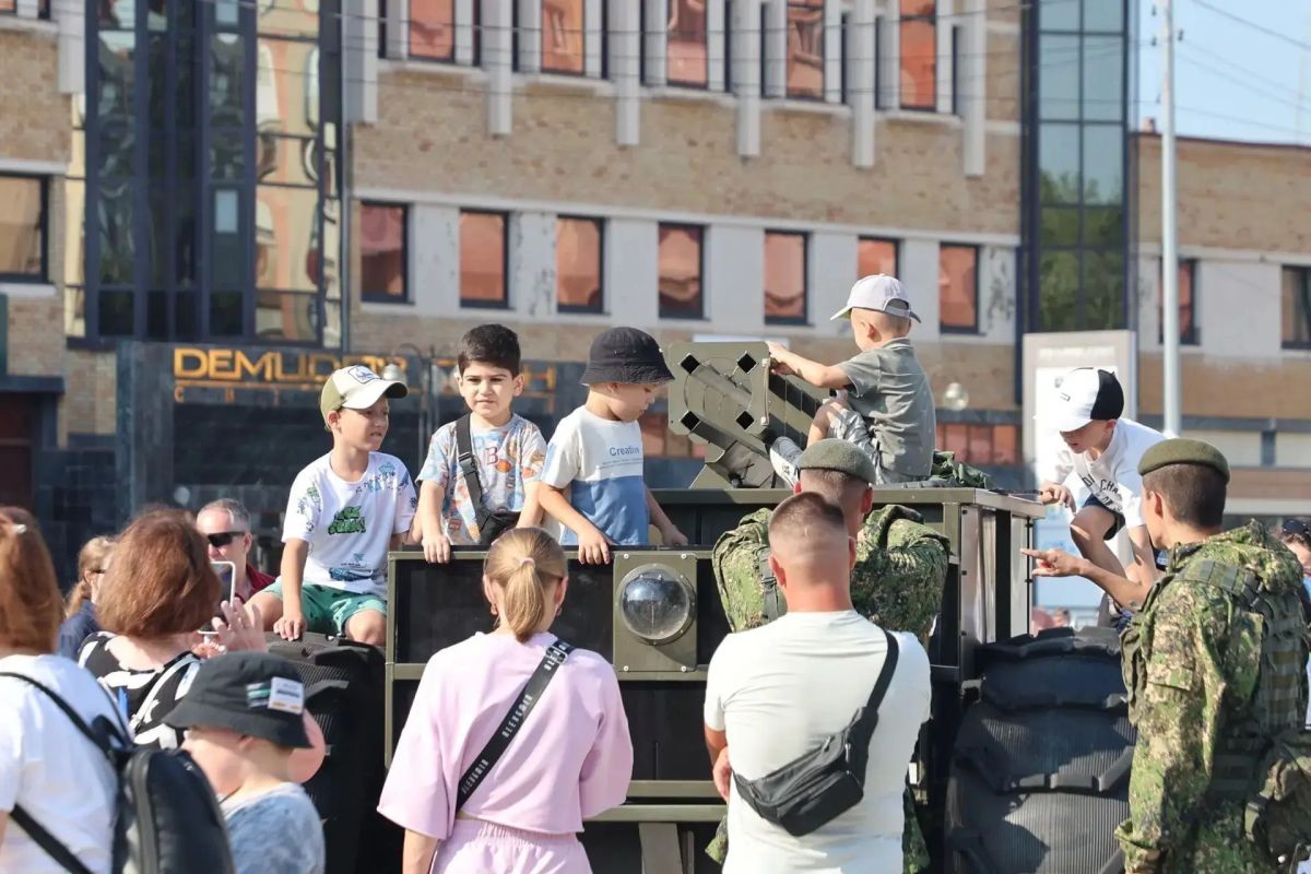 Максим Афанасьев: Волонтеры — настоящие герои! Их труд — это тепло, поддержка и огромная помощь нашим ребятам, участникам специальной военной операции Максим Афанасьев: Волонтеры — настоящие герои! Их труд — это тепло, поддержка и огромная помощь нашим ребятам, участникам специальной военной операции