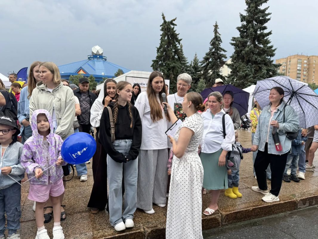 Сегодня тюменцы готовы не только завтракать вместе, но и с удовольствием называют достопримечательности юбилярши Сегодня тюменцы готовы не только завтракать вместе, но и с удовольствием называют достопримечательности юбилярши
