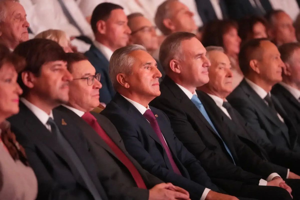 Максим Афанасьев: На день рождения принято собирать самых близких и важных людей Максим Афанасьев: На день рождения принято собирать самых близких и важных людей