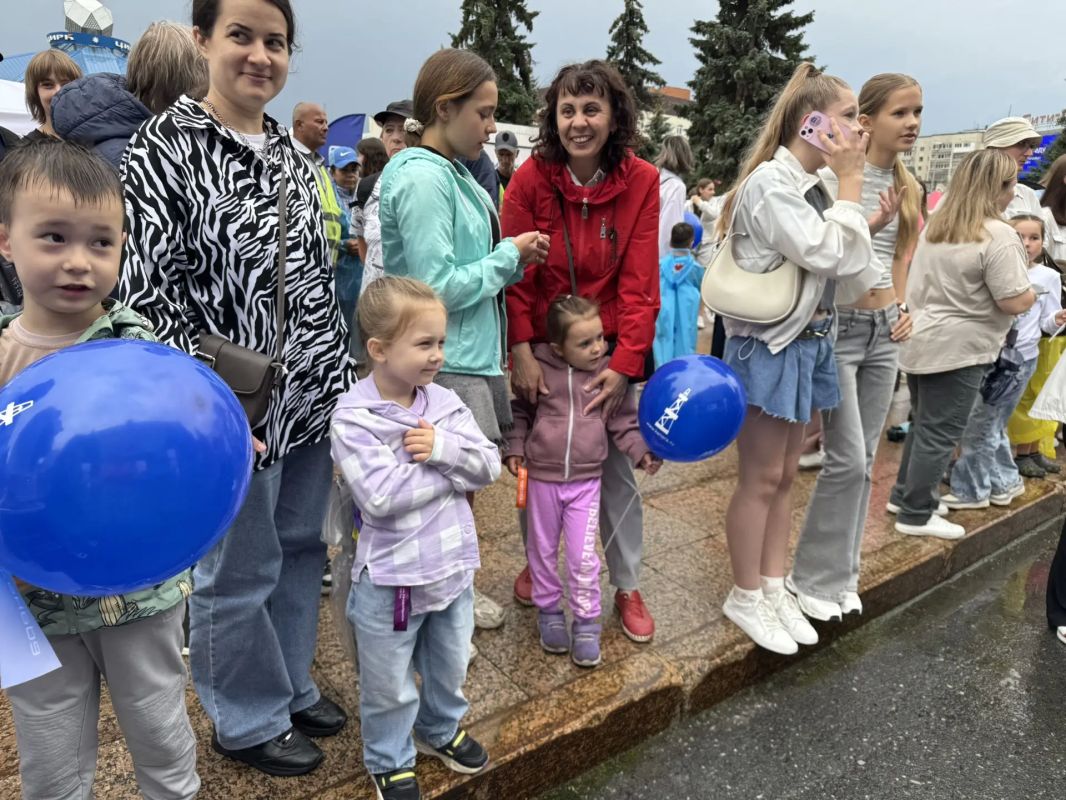 Сегодня тюменцы готовы не только завтракать вместе, но и с удовольствием называют достопримечательности юбилярши Сегодня тюменцы готовы не только завтракать вместе, но и с удовольствием называют достопримечательности юбилярши