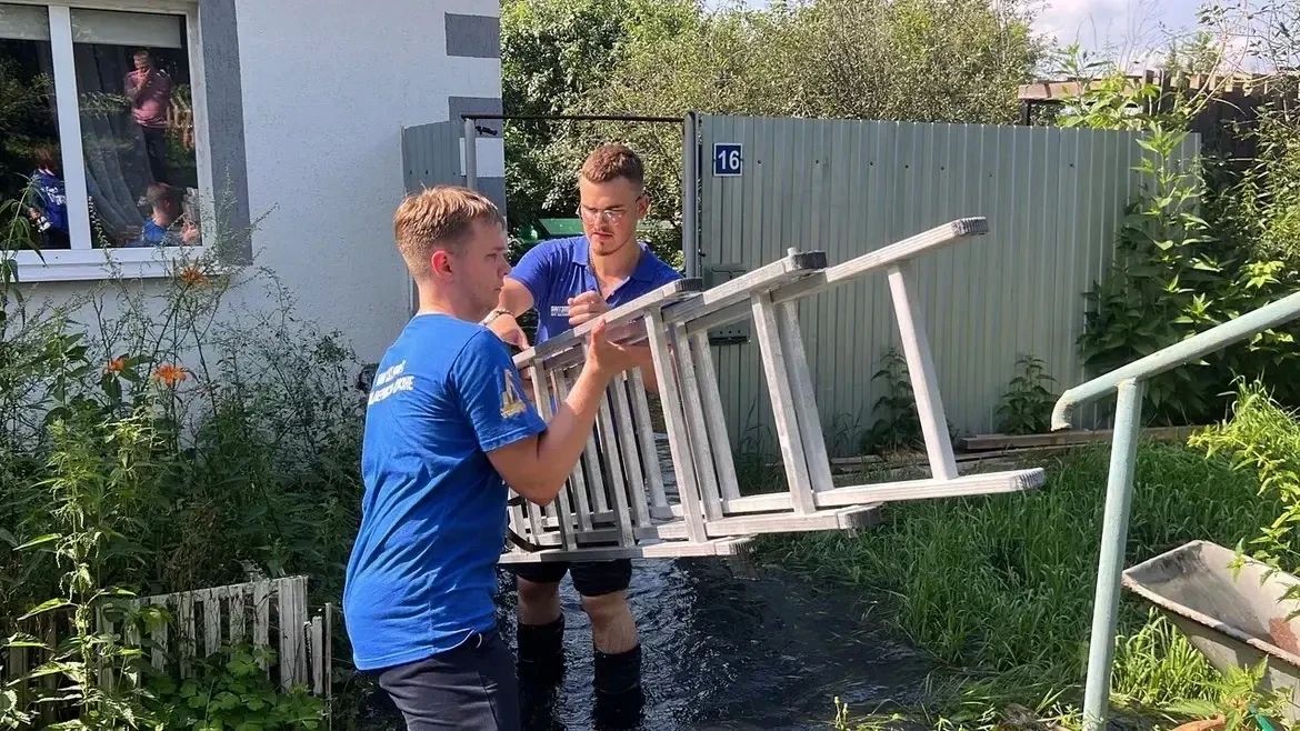 Волонтёрский штаб "Молодой гвардии" Единой России города Тюмени продолжает оказывать помощь жителям, пострадавшим от поднятия уровня воды Волонтёрский штаб "Молодой гвардии" Единой России города Тюмени продолжает оказывать помощь жителям, пострадавшим от поднятия уровня воды