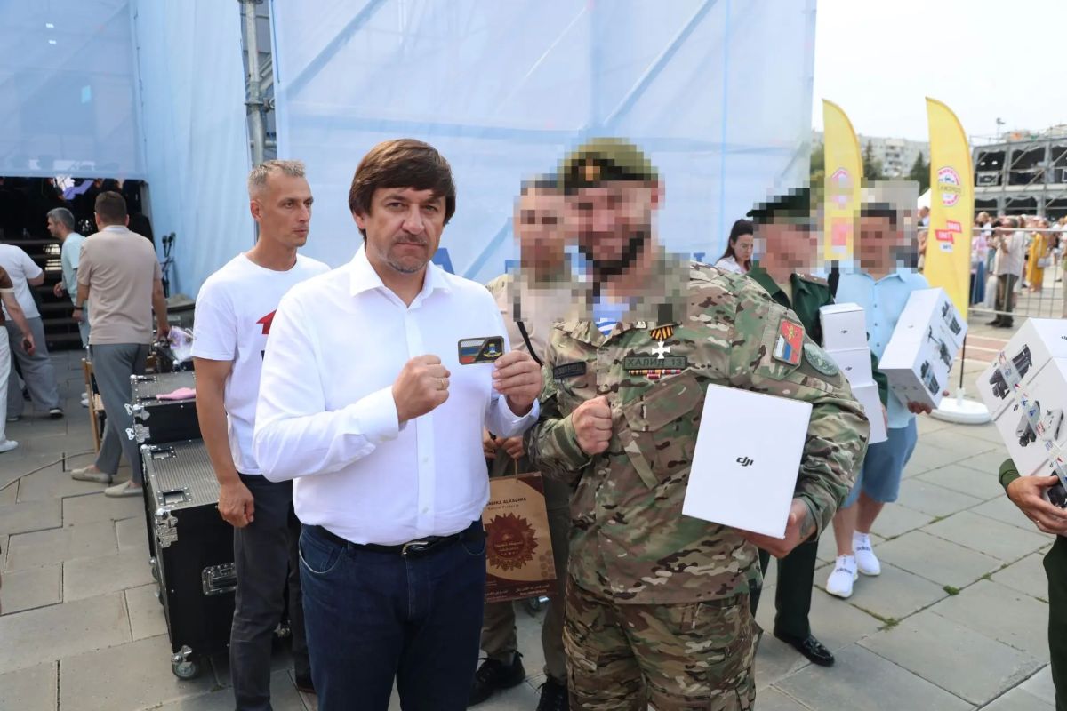 Максим Афанасьев: Празднование Дня города продолжается, и мы поздравляем всех, кто прямо сейчас стоит на защите нашей Родины в зоне проведения специальной военной операции Максим Афанасьев: Празднование Дня города продолжается, и мы поздравляем всех, кто прямо сейчас стоит на защите нашей Родины в зоне проведения специальной военной операции