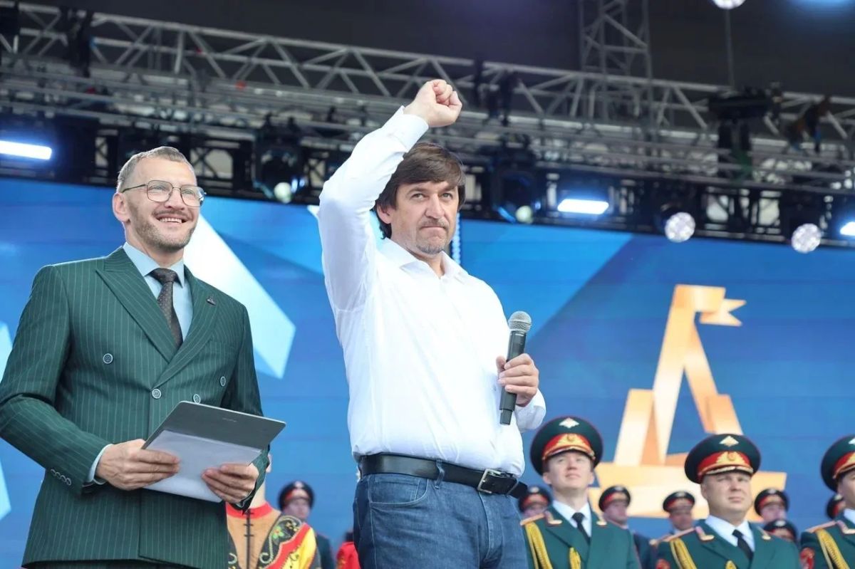 Максим Афанасьев: Празднование Дня города продолжается, и мы поздравляем всех, кто прямо сейчас стоит на защите нашей Родины в зоне проведения специальной военной операции Максим Афанасьев: Празднование Дня города продолжается, и мы поздравляем всех, кто прямо сейчас стоит на защите нашей Родины в зоне проведения специальной военной операции