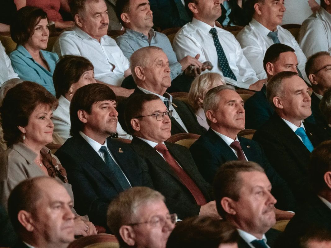 Первый заместитель Председателя Совета Федерации Владимир Якушев в ходе рабочей поездки в регион принял участие в торжественном собрании, посвящённом 440-летию Тюмени Первый заместитель Председателя Совета Федерации Владимир Якушев в ходе рабочей поездки в регион принял участие в торжественном собрании, посвящённом 440-летию Тюмени