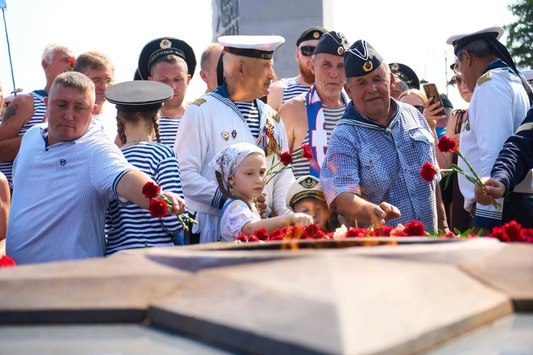 «Семь футов под килем!»: в Тюмени отметили 330-летие ВМФ России торжественным митингом