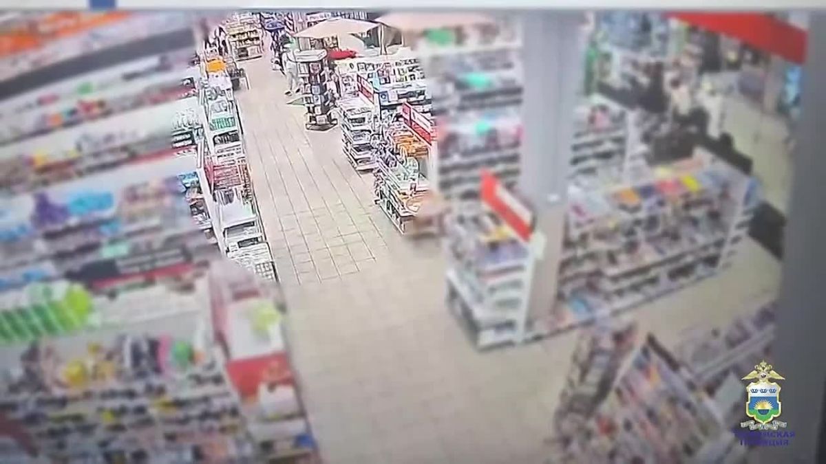 В Тюменскую полицию поступили заявления от администраторов нескольких магазинов, которые сообщили, что из торгового зала пропала алкогольная продукция