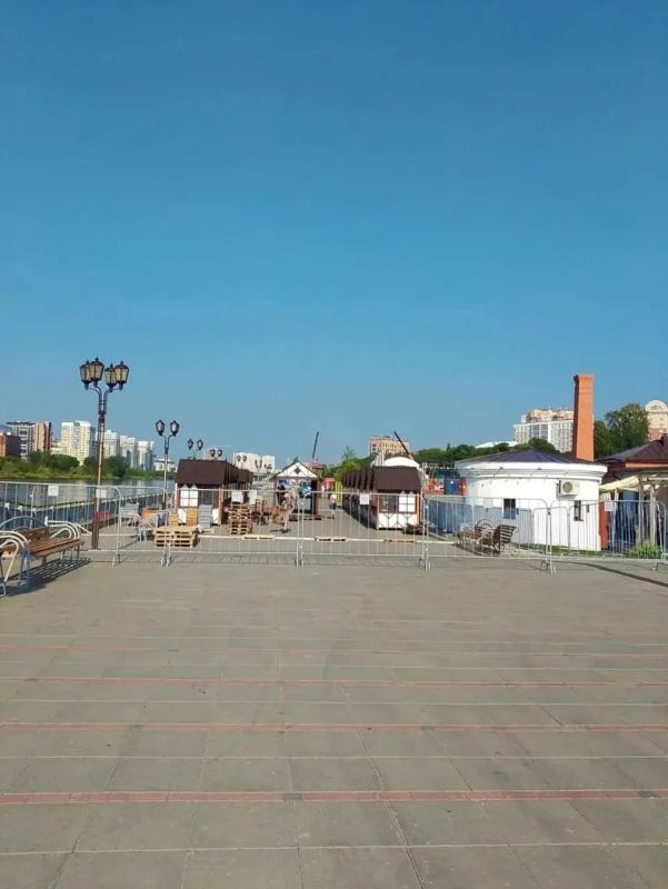 Второй ярус тюменской набережной закрыли из-за паводка Второй ярус тюменской набережной закрыли из-за паводка