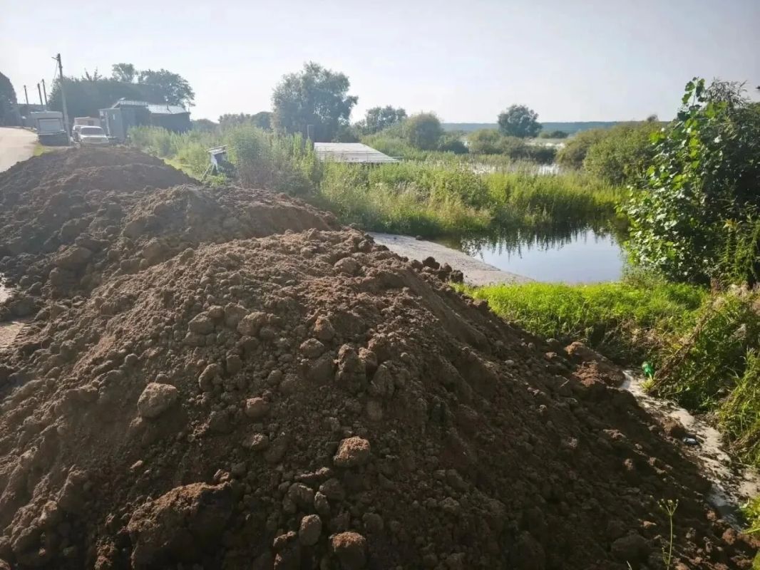 В Тюменской области продолжают укреплять дамбы и насыпи В Тюменской области продолжают укреплять дамбы и насыпи