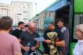 Держаться вместе. Сотрудники городской администрации присоединились к оперативному штабу и уже выехали на помощь в борьбе с последствиями подтоплений на улицах Береговой и Дамбовской