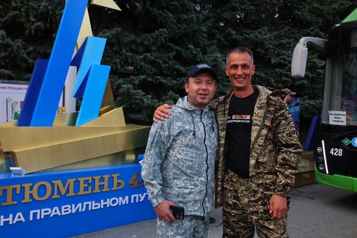 Держаться вместе. Сотрудники городской администрации присоединились к оперативному штабу и уже выехали на помощь в борьбе с последствиями подтоплений на улицах Береговой и Дамбовской Держаться вместе. Сотрудники городской администрации присоединились к оперативному штабу и уже выехали на помощь в борьбе с последствиями подтоплений на улицах Береговой и Дамбовской