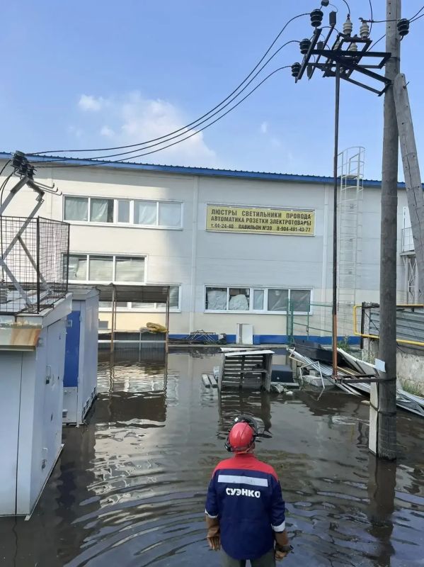 Энергетики СУЭНКО круглосуточно следят за энергообъектами в зоне подтопления