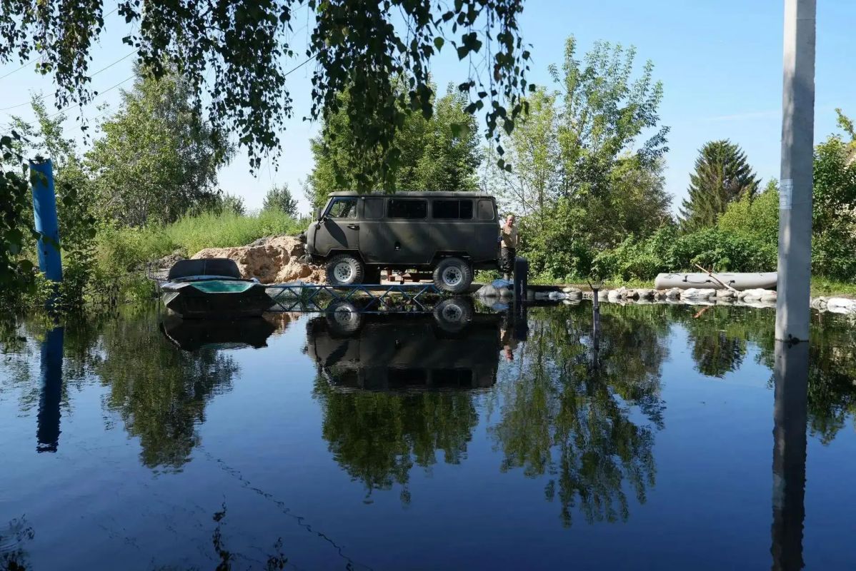 В Тюмени проходит плановая эвакуация жителей СНТ "Родничок" и "Дубрава" В Тюмени проходит плановая эвакуация жителей СНТ "Родничок" и "Дубрава"