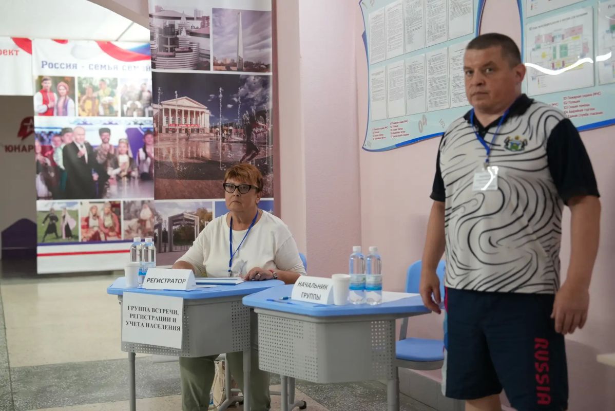 Есть готовность!. Пункт временного размещения граждан (ПВР) открыт в школе № 89 по адресу: улица Малыгина, 8, корпус 1. Здесь готовы принять людей, чьи дома попадают в зону большой воды, и оказать помощь Есть готовность!. Пункт временного размещения граждан (ПВР) открыт в школе № 89 по адресу: улица Малыгина, 8, корпус 1. Здесь готовы принять людей, чьи дома попадают в зону большой воды, и оказать помощь
