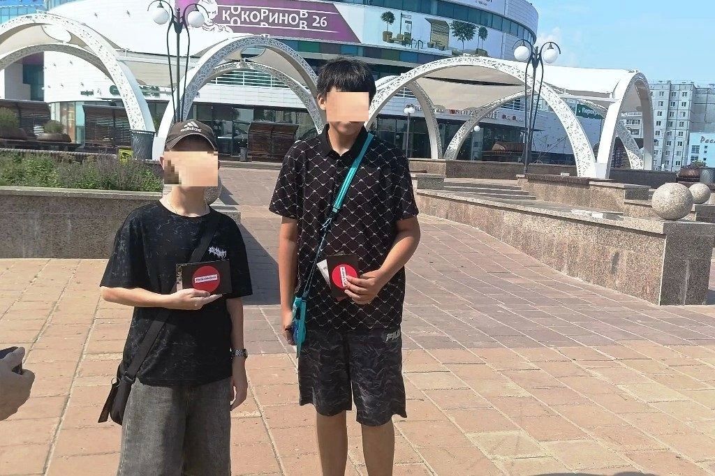 Ребята из «Отрядов мэра» продолжают профилактическую работу с детьми по безопасности дорожного движения Ребята из «Отрядов мэра» продолжают профилактическую работу с детьми по безопасности дорожного движения