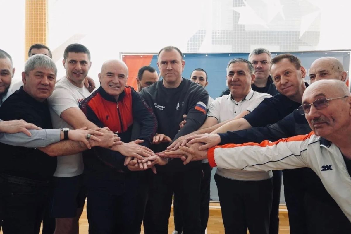 Встретился за круглым столом с лидерами национально-культурных автономий и диаспор Встретился за круглым столом с лидерами национально-культурных автономий и диаспор