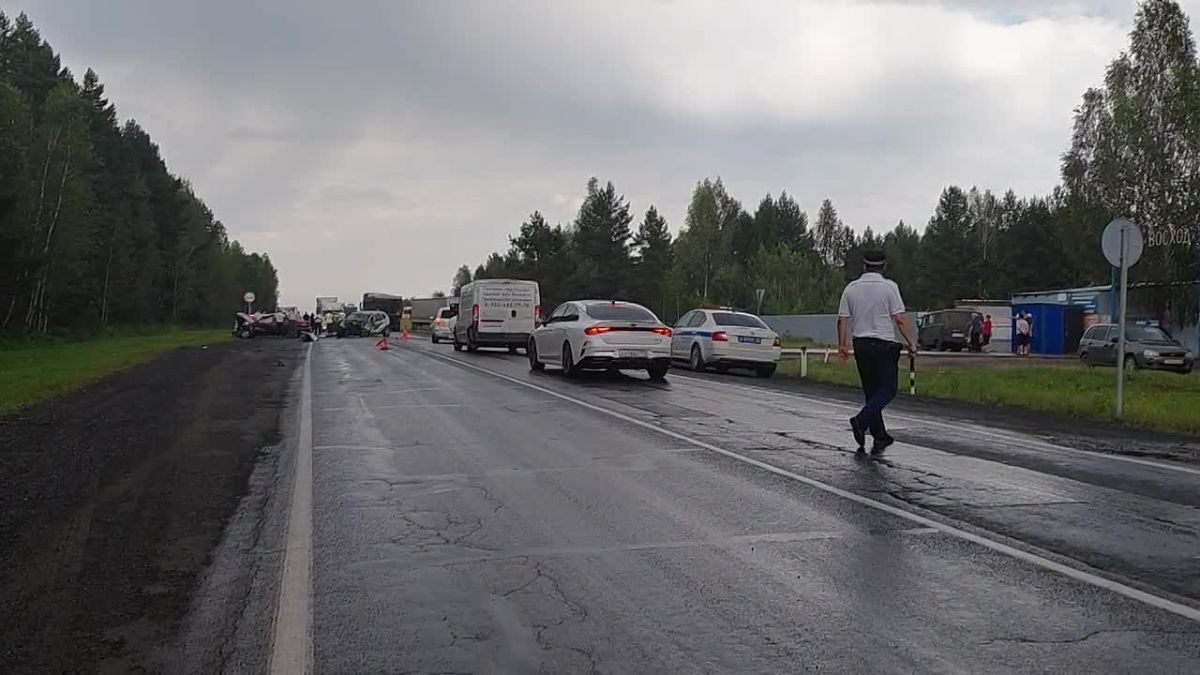 Два человека погибли в массовом ДТП на 169-м километре автодороги Курган-Тюмень