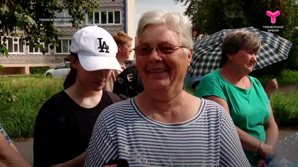 Жители массово приходят к мобильным пунктам набора воды