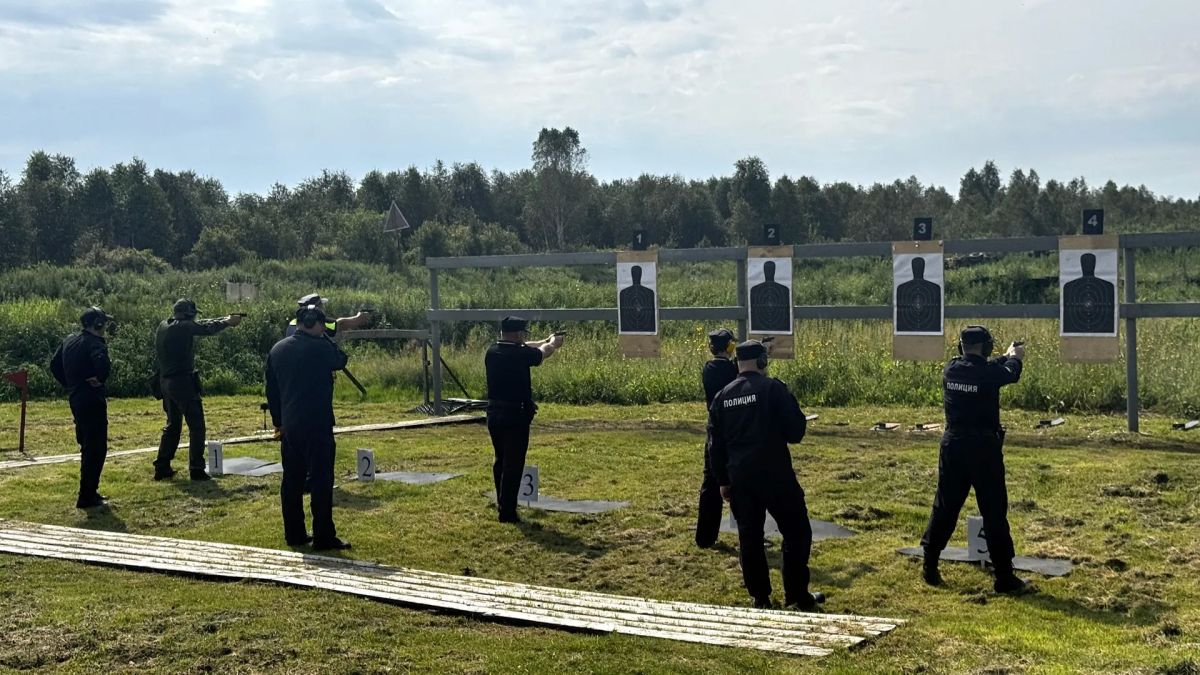 В пригороде Тюмени состоялись соревнования по стрельбе из боевого ручного стрелкового оружия, посвященные памяти капитана полиции Виктора Тимофеева, погибшего при исполнении служебного долга В пригороде Тюмени состоялись соревнования по стрельбе из боевого ручного стрелкового оружия, посвященные памяти капитана полиции Виктора Тимофеева, погибшего при исполнении служебного долга