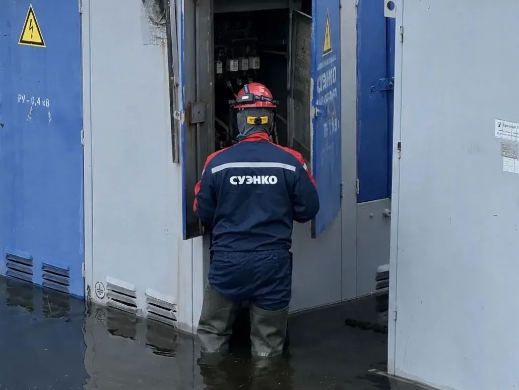 Специалисты СУЭНКО работают в круглосуточном режиме в период паводка в Тюмени Специалисты СУЭНКО работают в круглосуточном режиме в период паводка в Тюмени