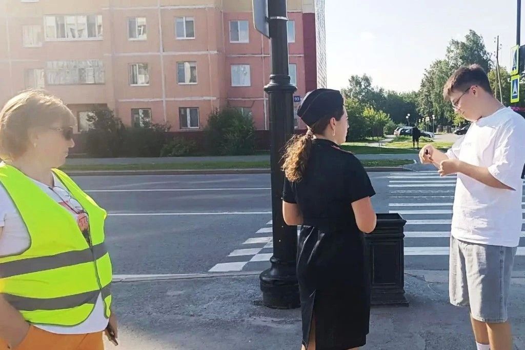В Тобольске продолжает свою работу «родительский патруль» — важная общественная инициатива, направленная на профилактику детского дорожно-транспортного травматизма В Тобольске продолжает свою работу «родительский патруль» — важная общественная инициатива, направленная на профилактику детского дорожно-транспортного травматизма